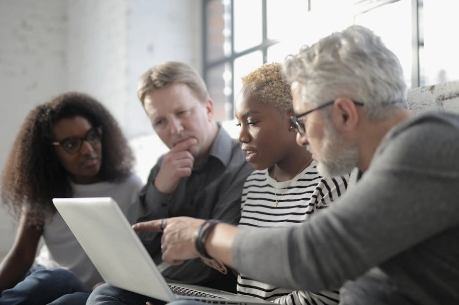 The Veloce Growth Advisors team collaborating in a modern office in Milan.